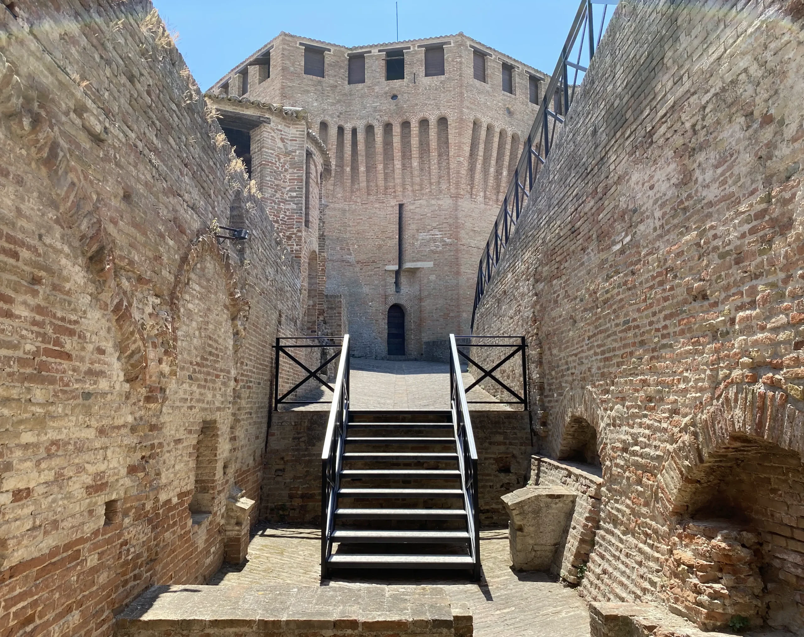 Mondolfo_Scale_esterno_cop_4372 copia